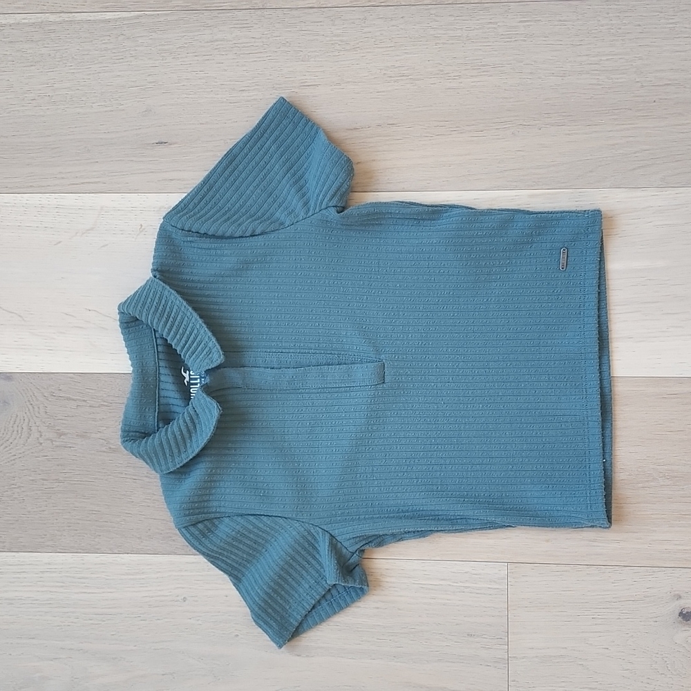 Hollister tops
